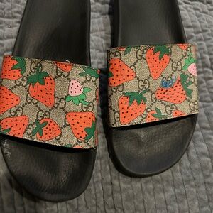 Gucci slides size 42